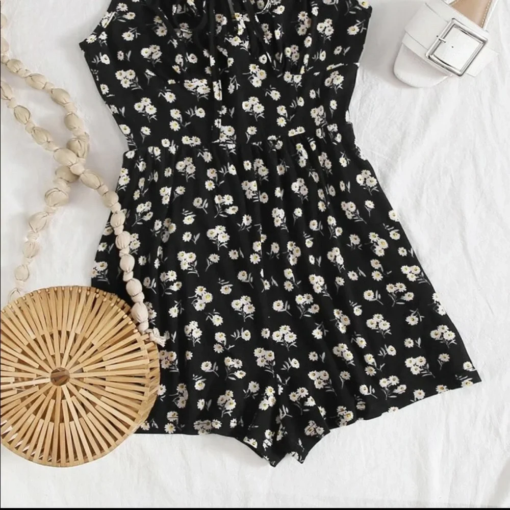 NWT SHEIN: XS Black Floral Tie Up Strap Romper - Picture 2 of 10
